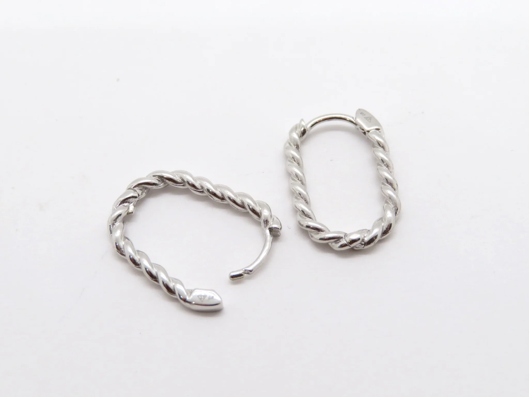 10k Roped Paperclip Huggies - Image 9