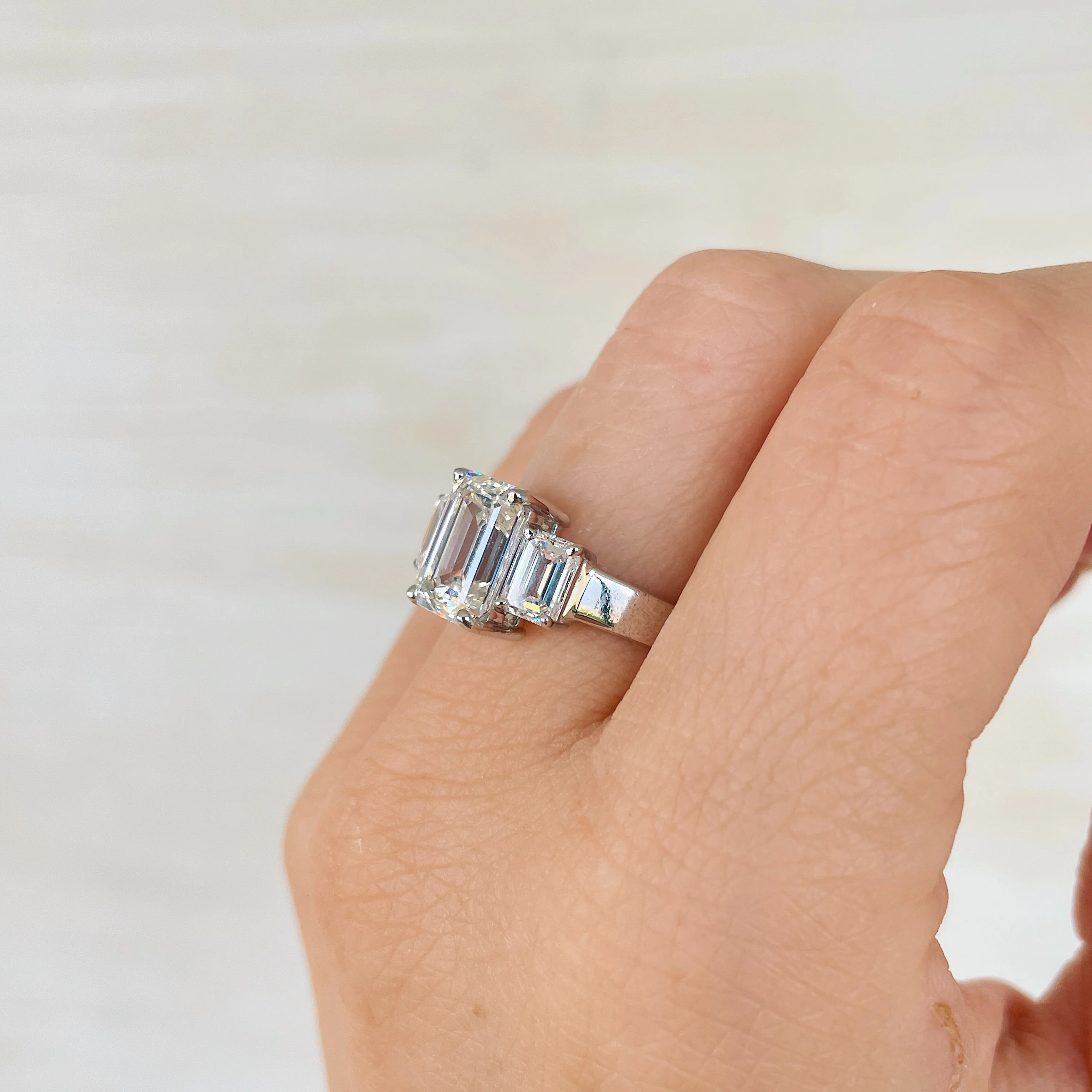 14k Three Stone Emerald LAB Ring - Image 3