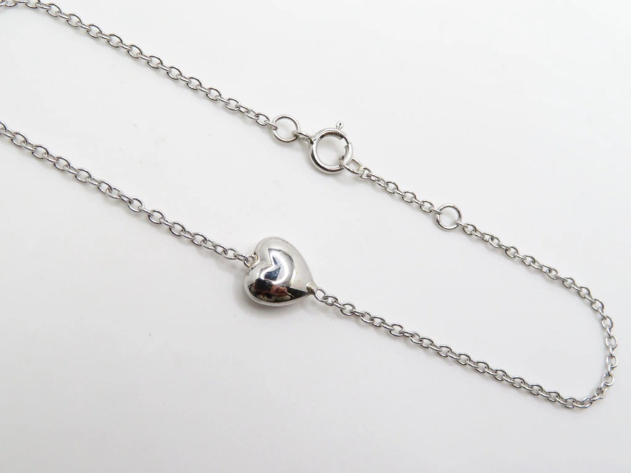 18k White Gold Sideways Bracelet - Image 8