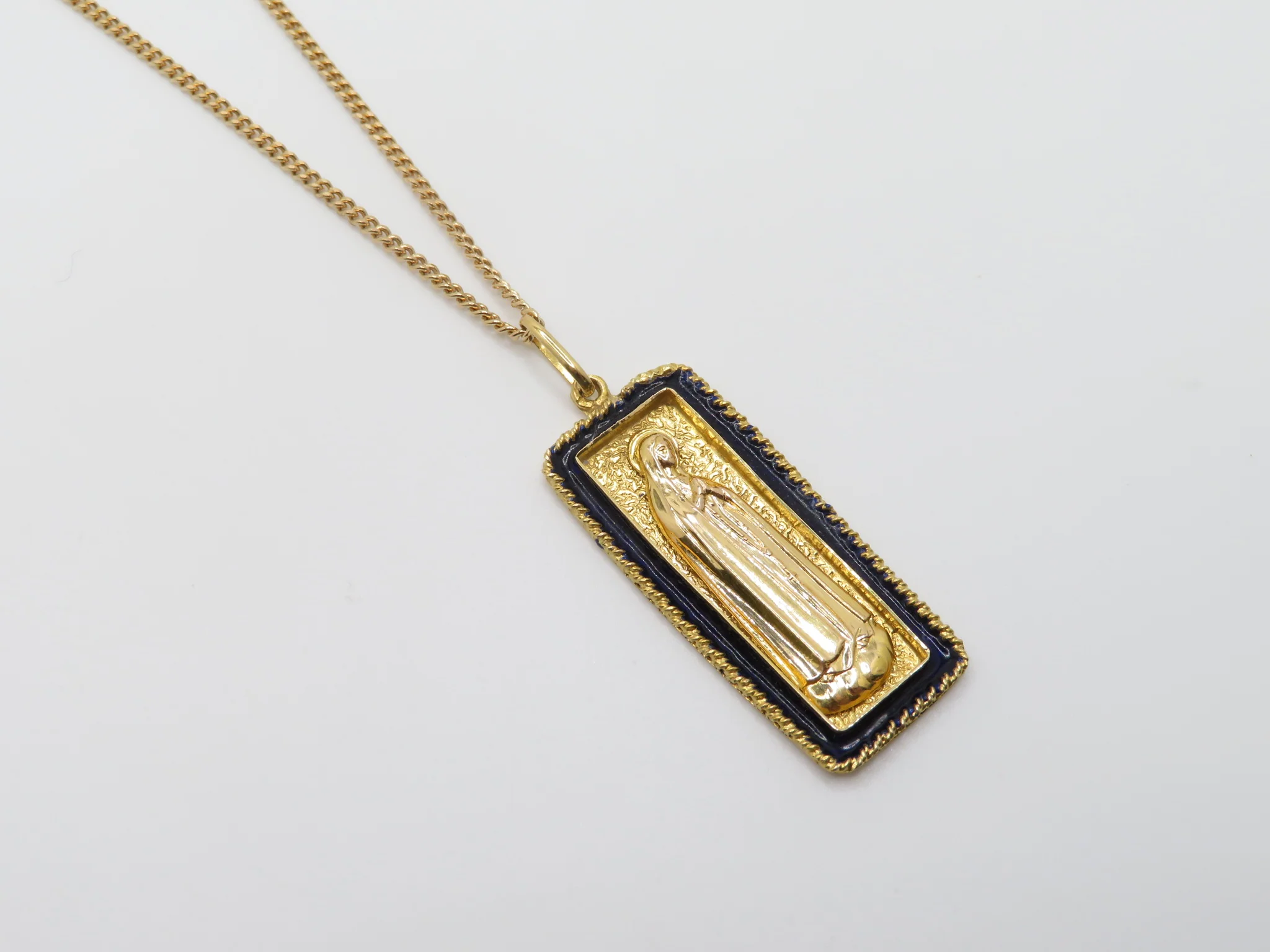 19.25k Yellow Gold Vintage Fatima Pendant - Image 5