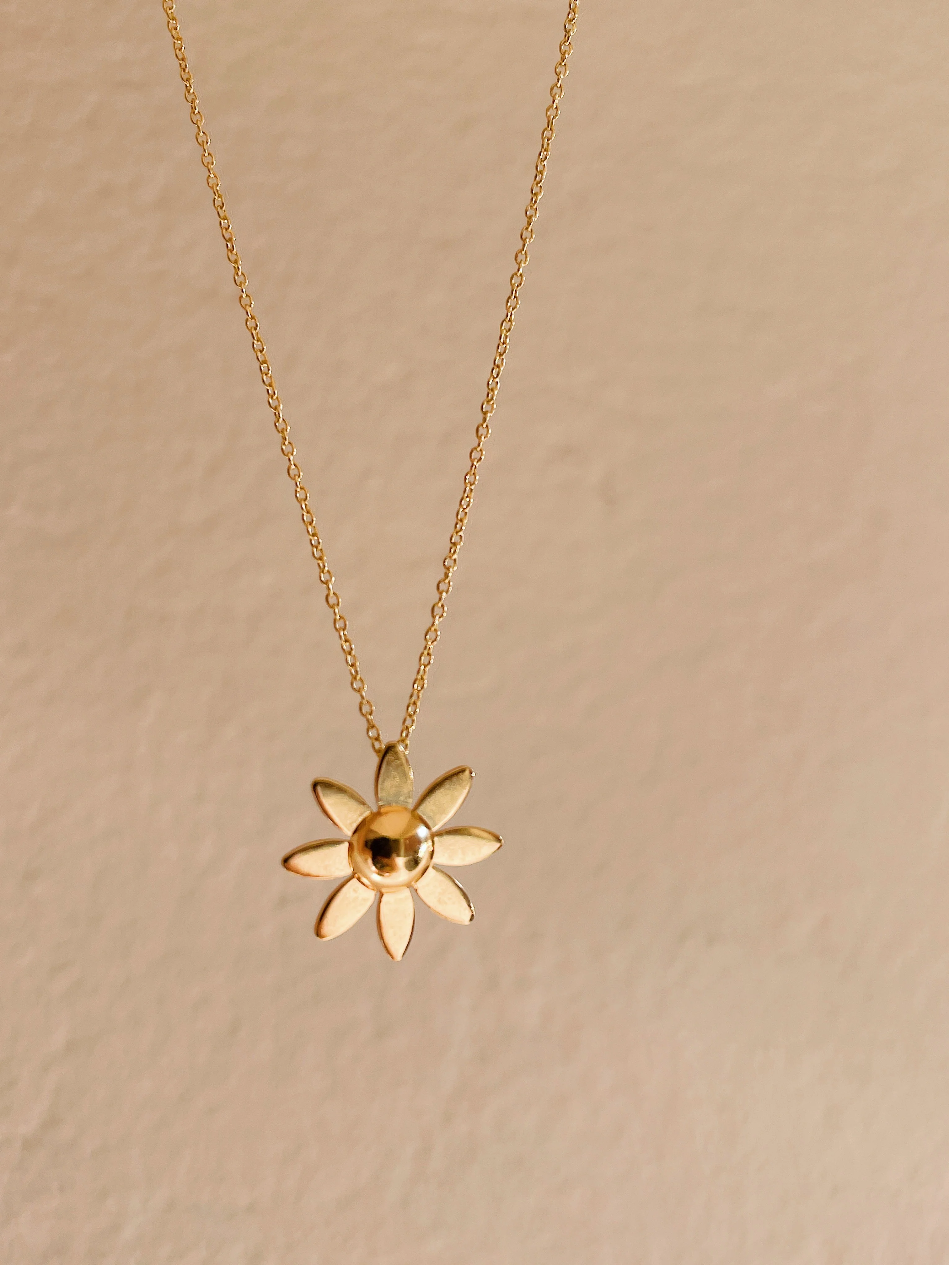 19.25k Yellow Gold Daisy Necklace - Image 6
