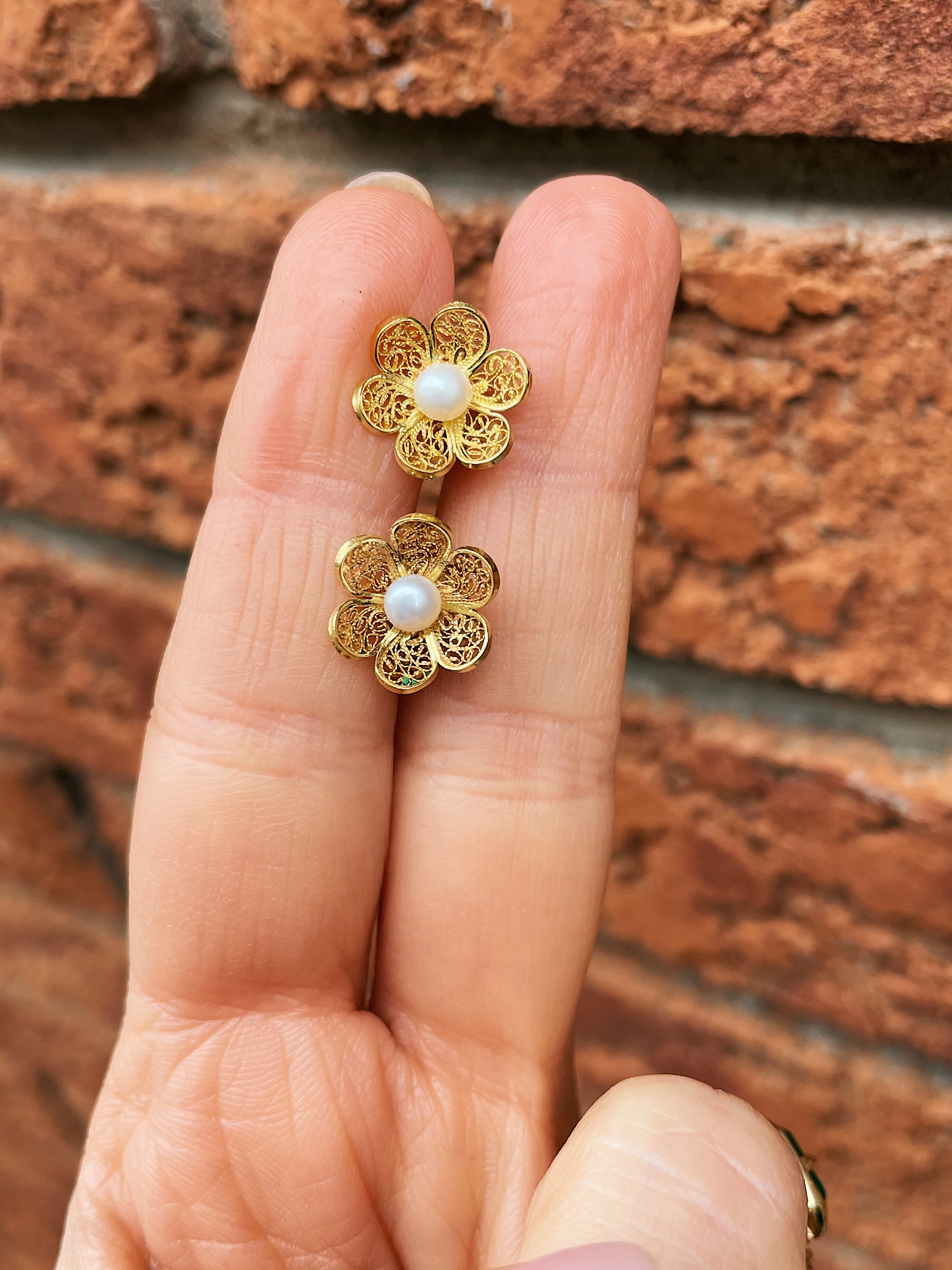 19.25k Yellow Gold Filigree Flower Studs - Image 4