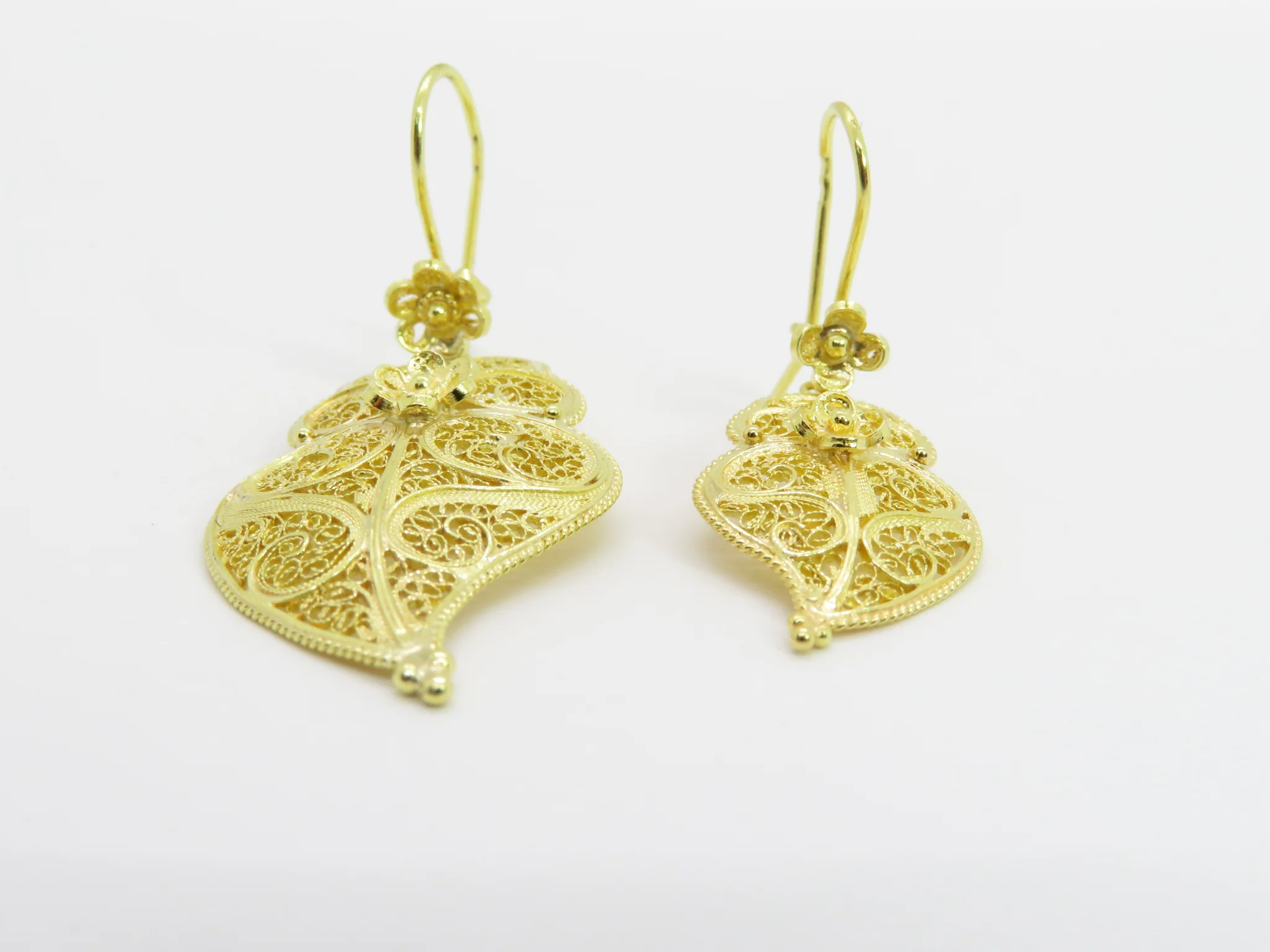 19.25k Yellow Gold Filigree Heart of Viana Earrings - Image 8