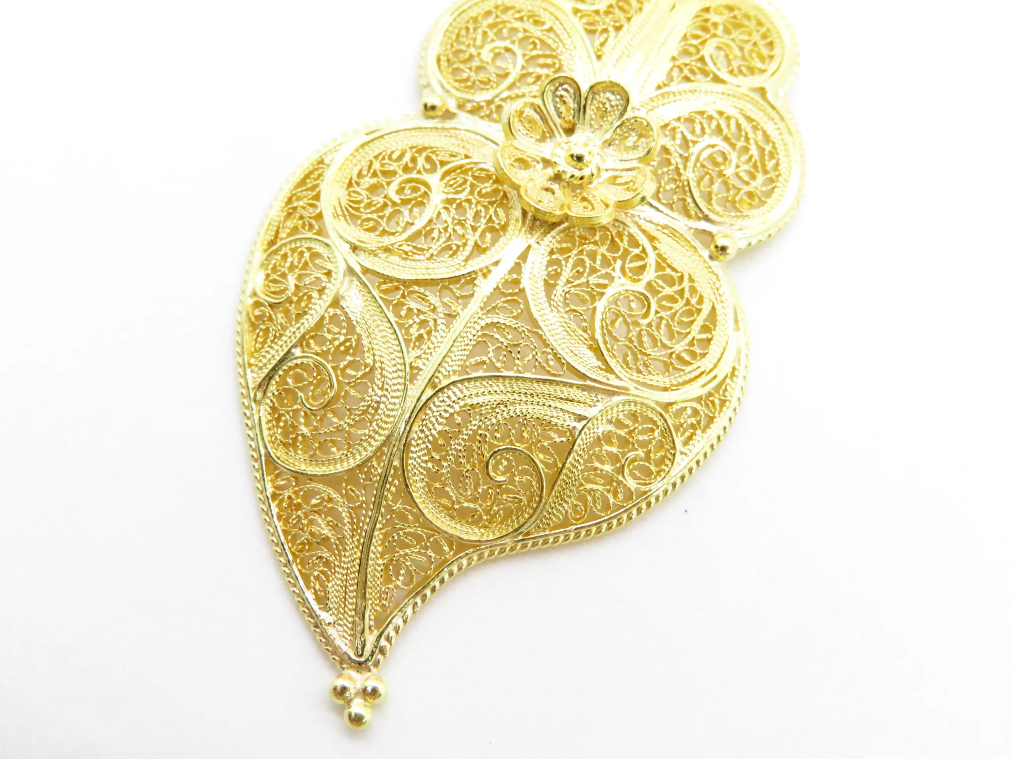 19.25k Yellow Gold Filigree Heart of Viana Pendant - Image 8