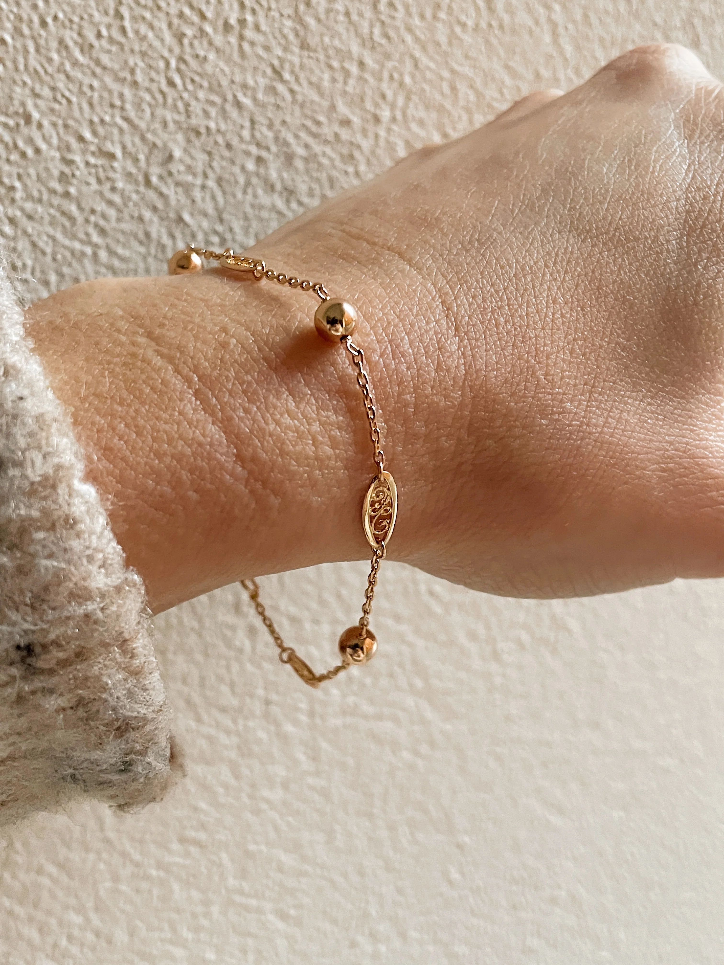 19.25k Yellow Gold Filigree Scroll & Bead Bracelet - Image 2