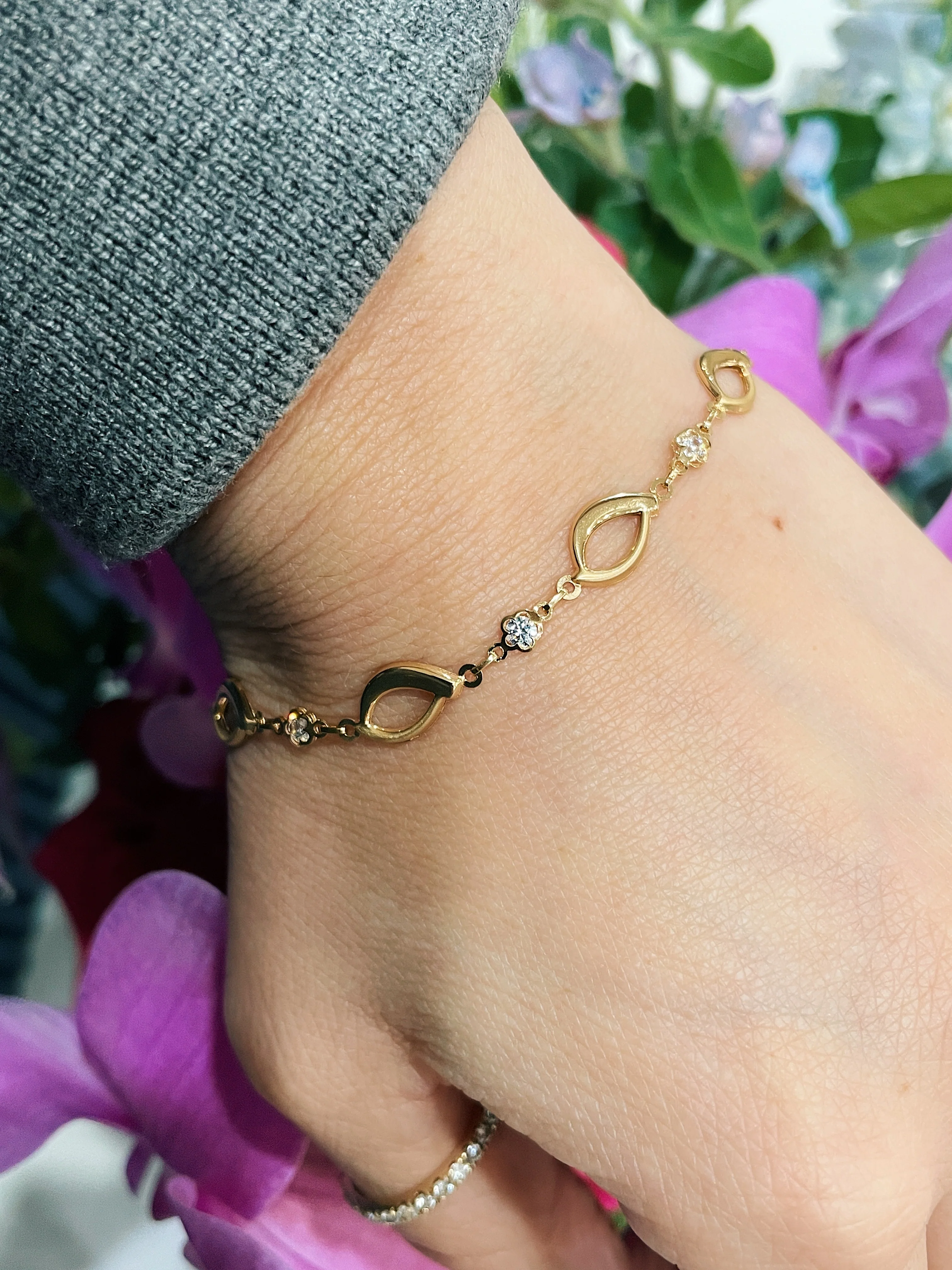 19.25k Yellow Gold Grace Bracelet - Image 2