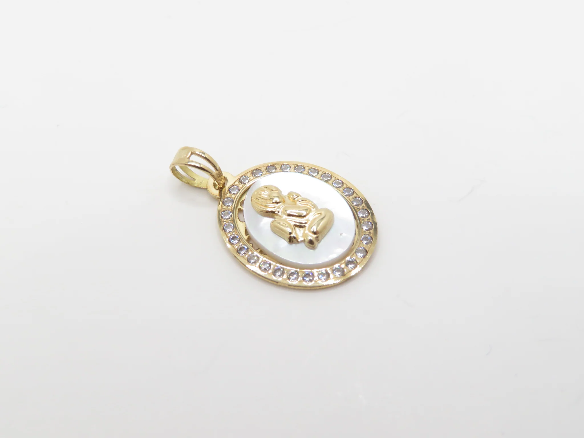 19.25k Yellow Gold Mother of Pearl Angel Pendant - Image 3