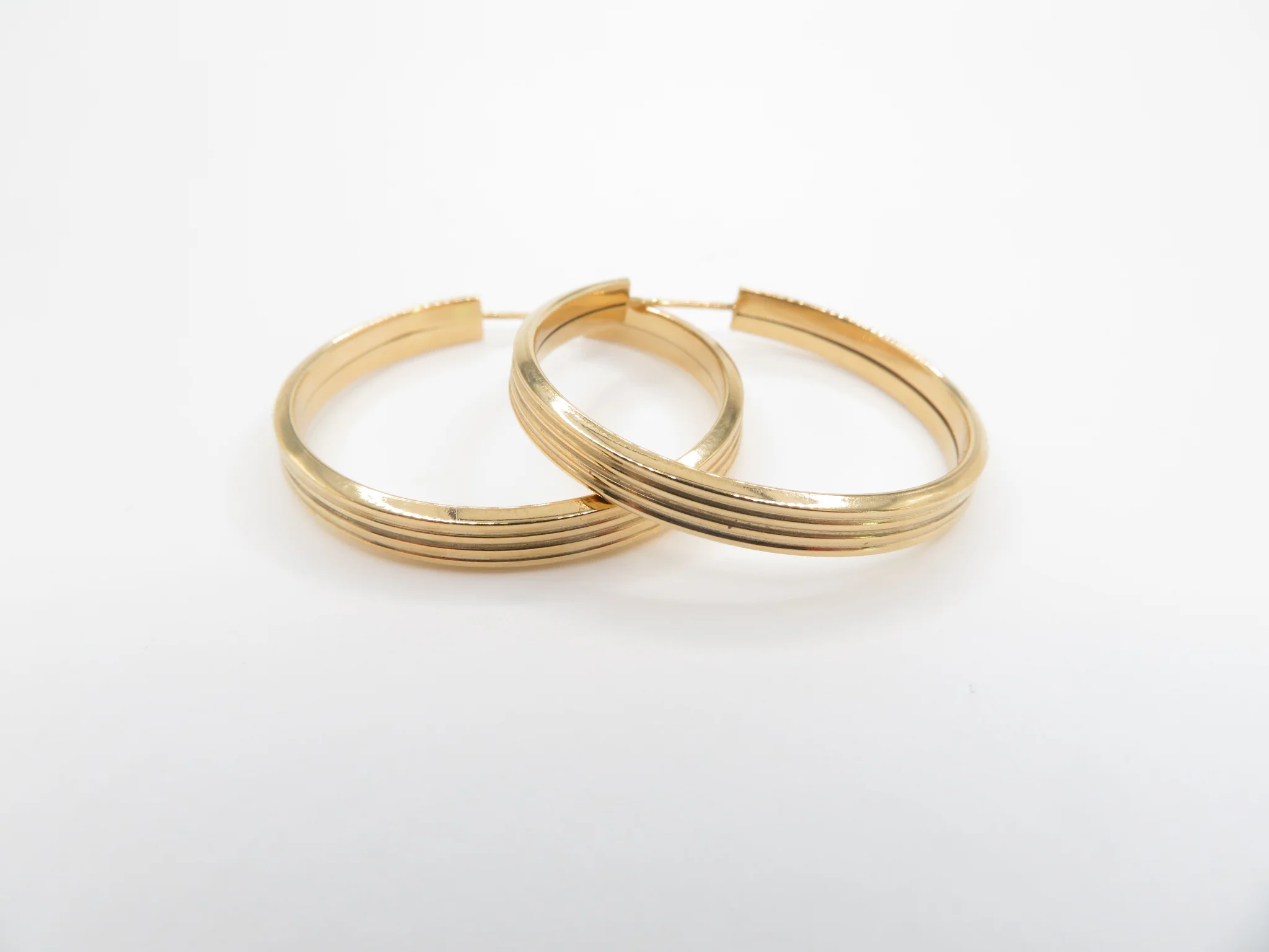 19.25k Yellow Gold Linear Sleeper Hoops