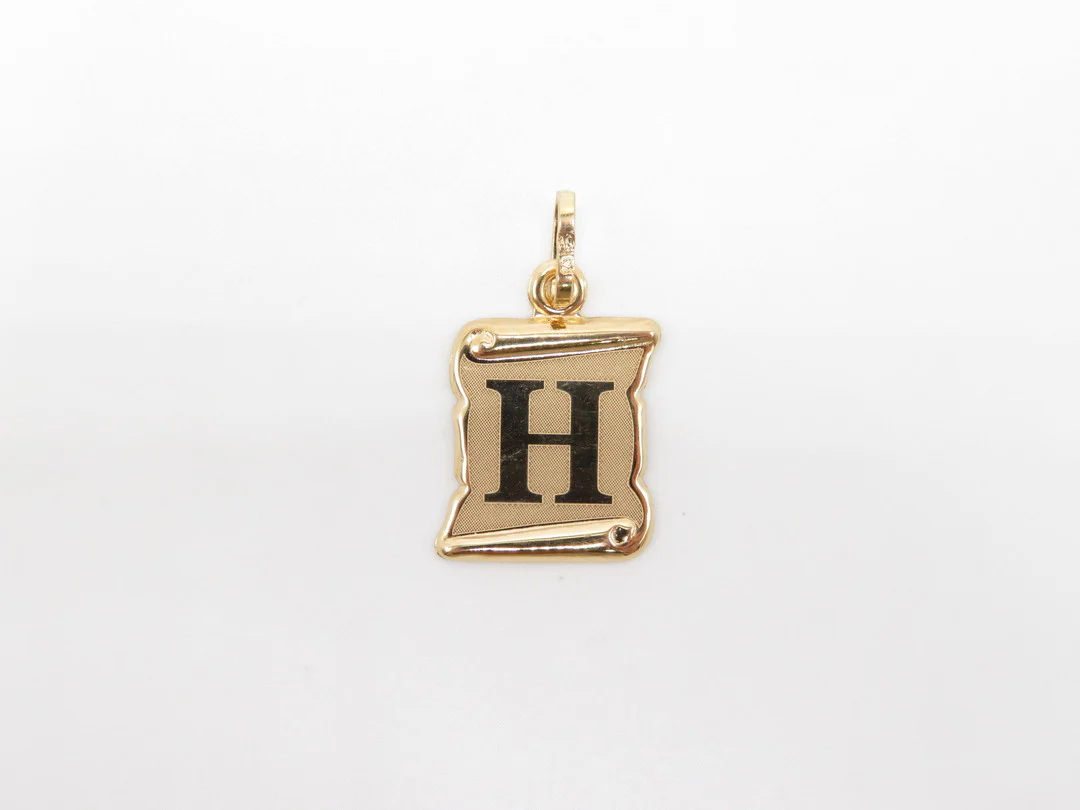 19.25k Yellow Gold Scroll Initial Pendant - Image 9