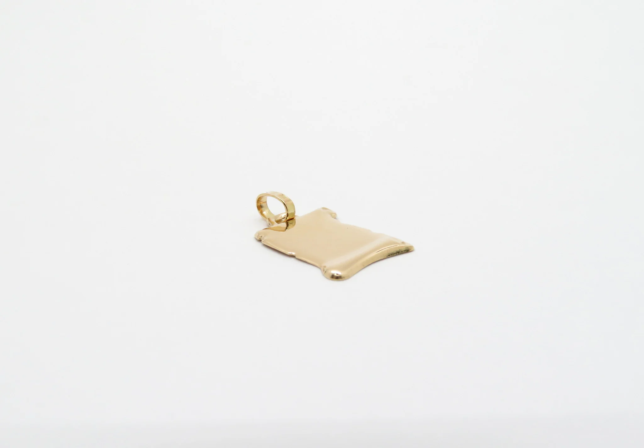 19.25k Yellow Gold Scroll Pendant