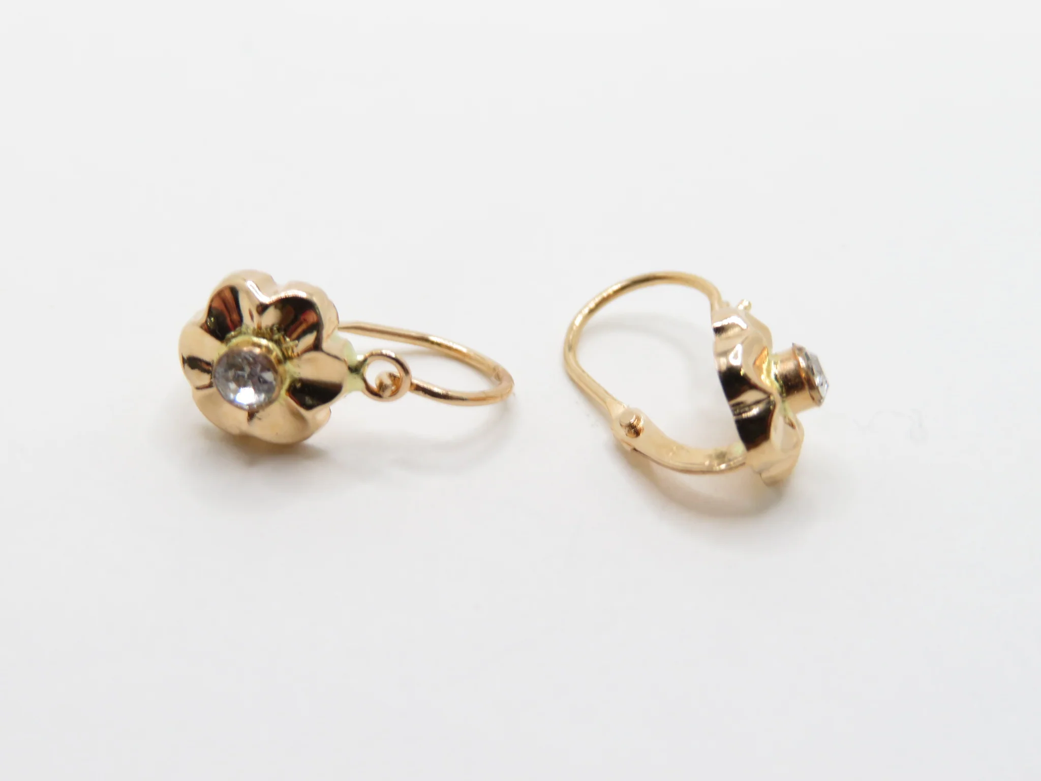 19.25k Yellow Gold Six Petal Flower Earring