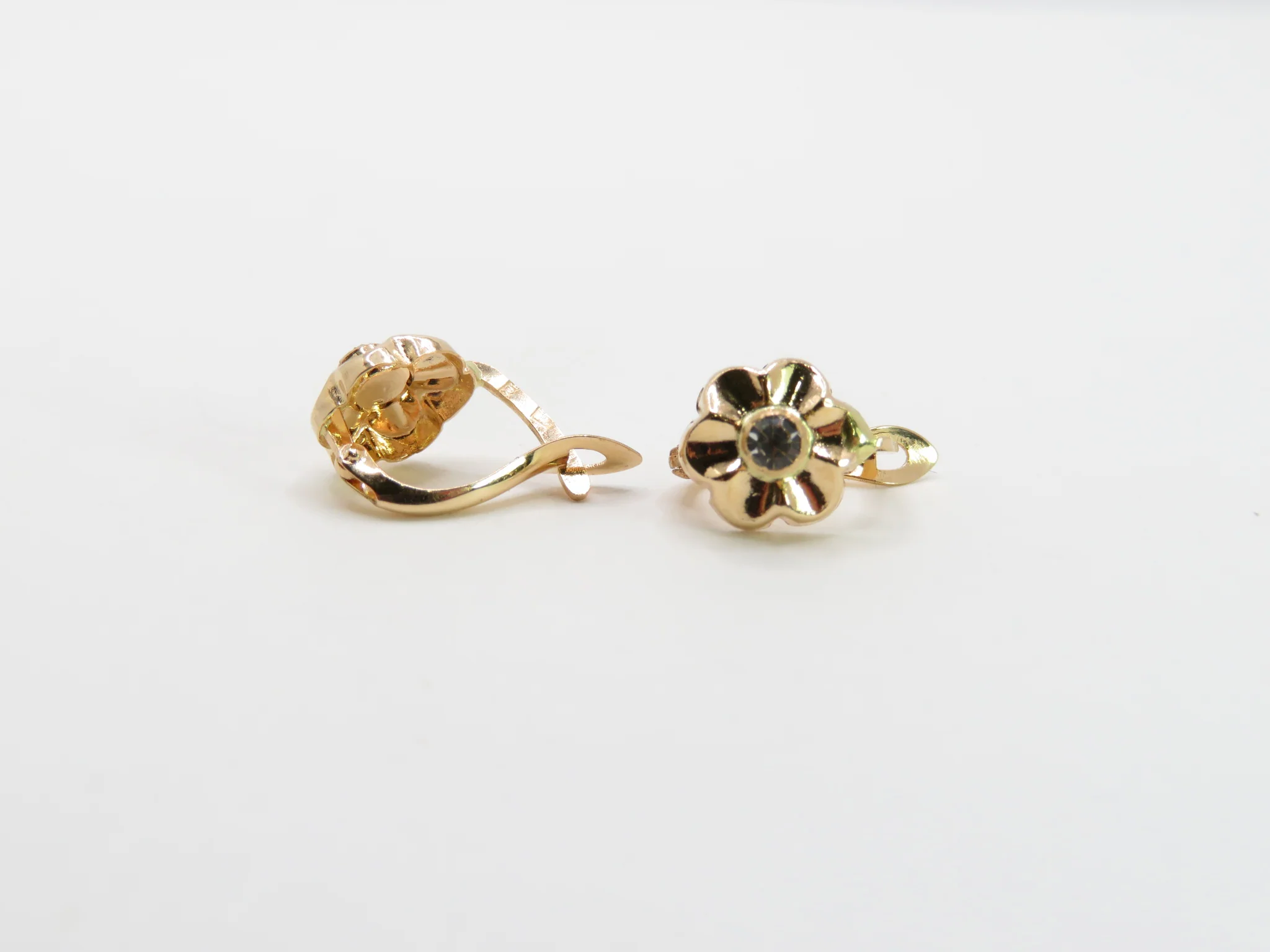 19.25k Yellow Gold Six Petal Flower Earring - Image 4
