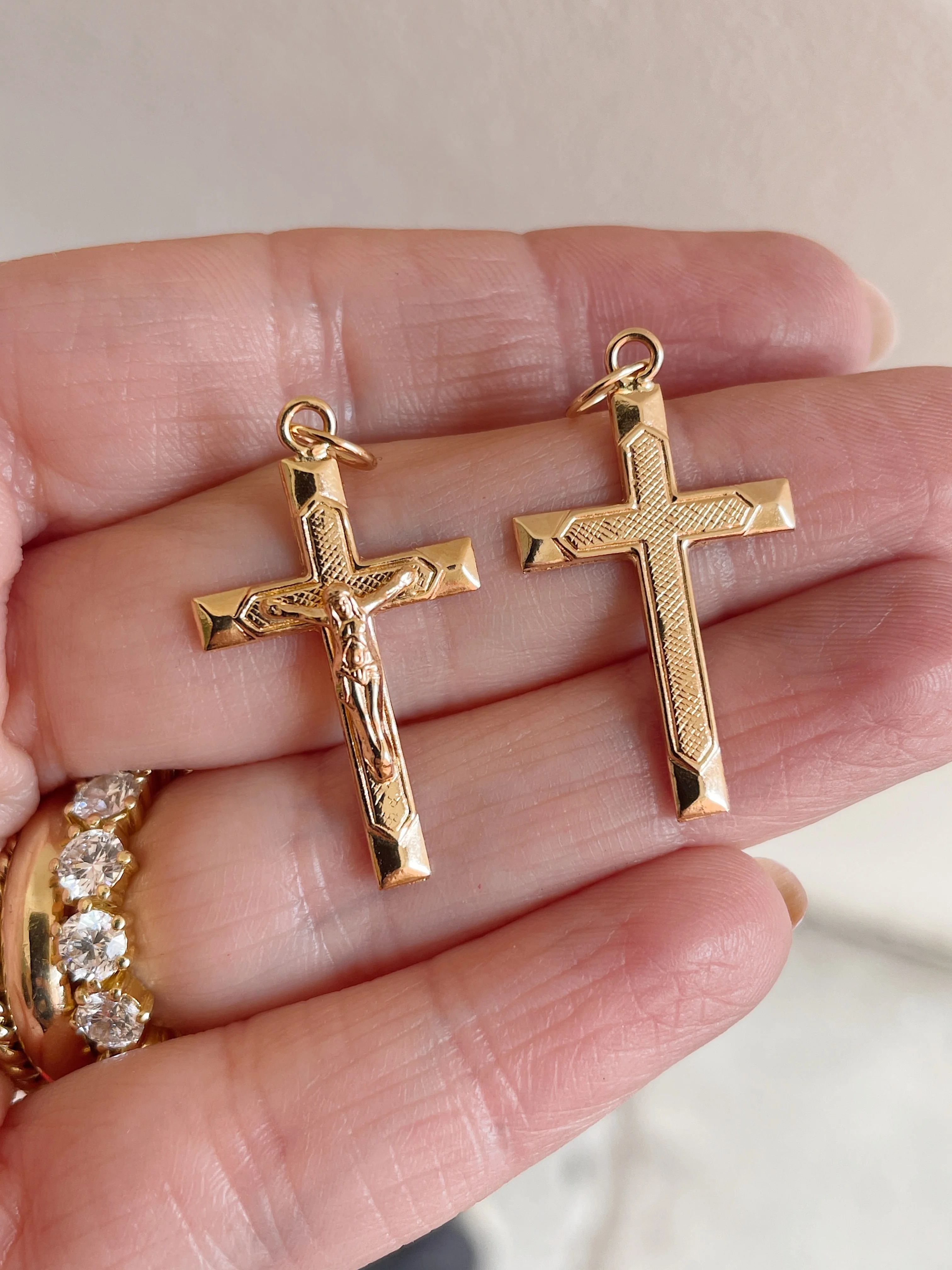 19.25k Yellow Gold Decorative Crucifix Pendant - Image 8