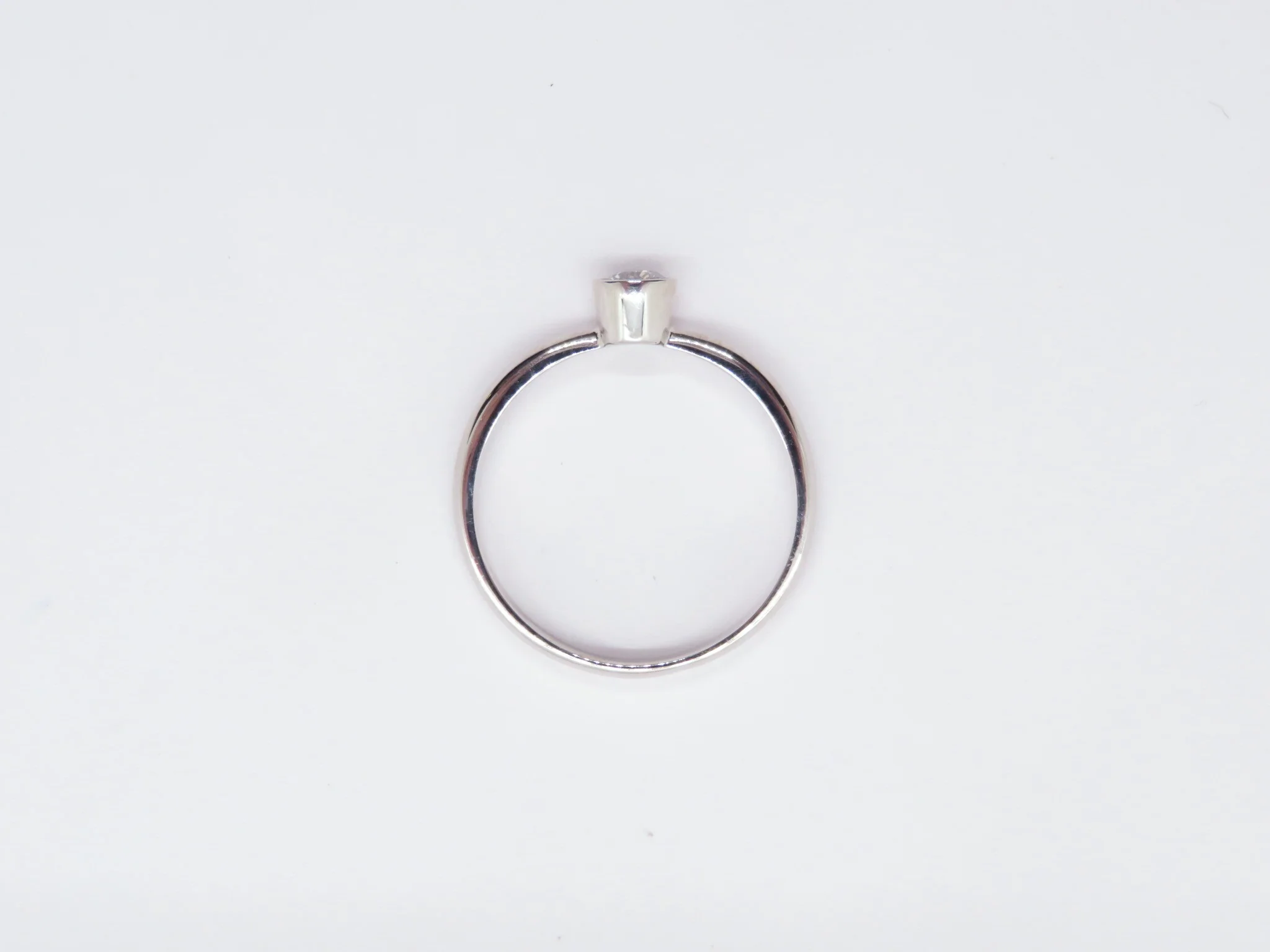 19.25k White Gold Bezel Solitaire Ring - Image 4