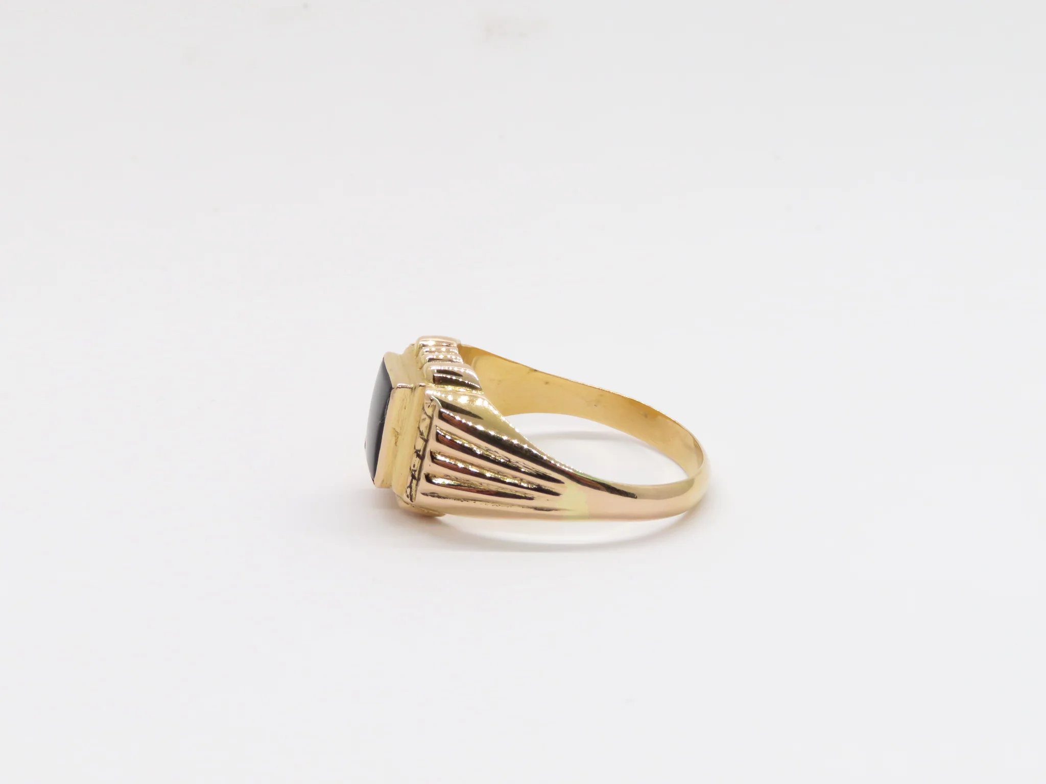 19.25k Yellow Gold Black Onyx Ring - Image 3
