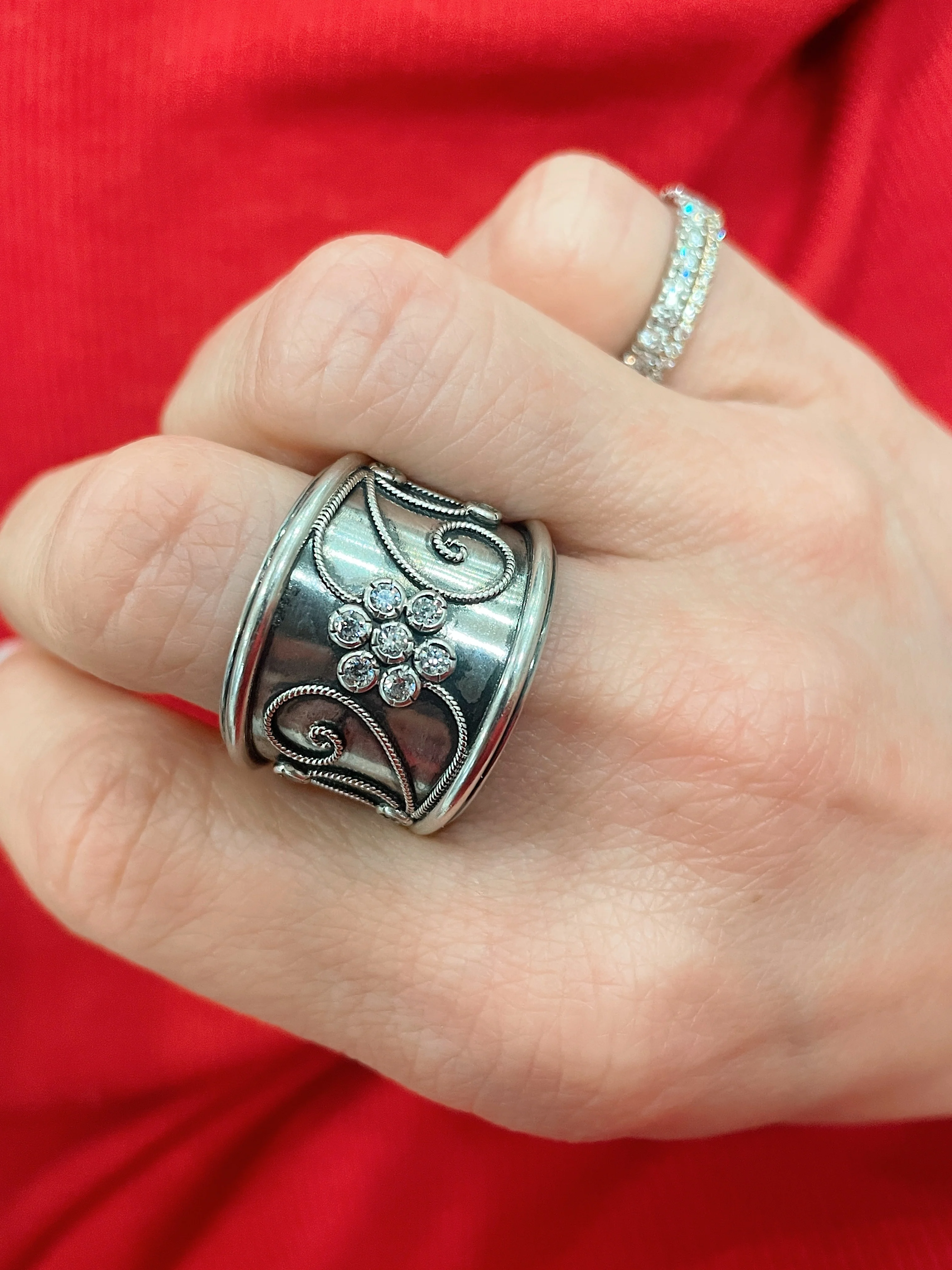 Sterling Silver Chunky Daisy Ring - Image 2